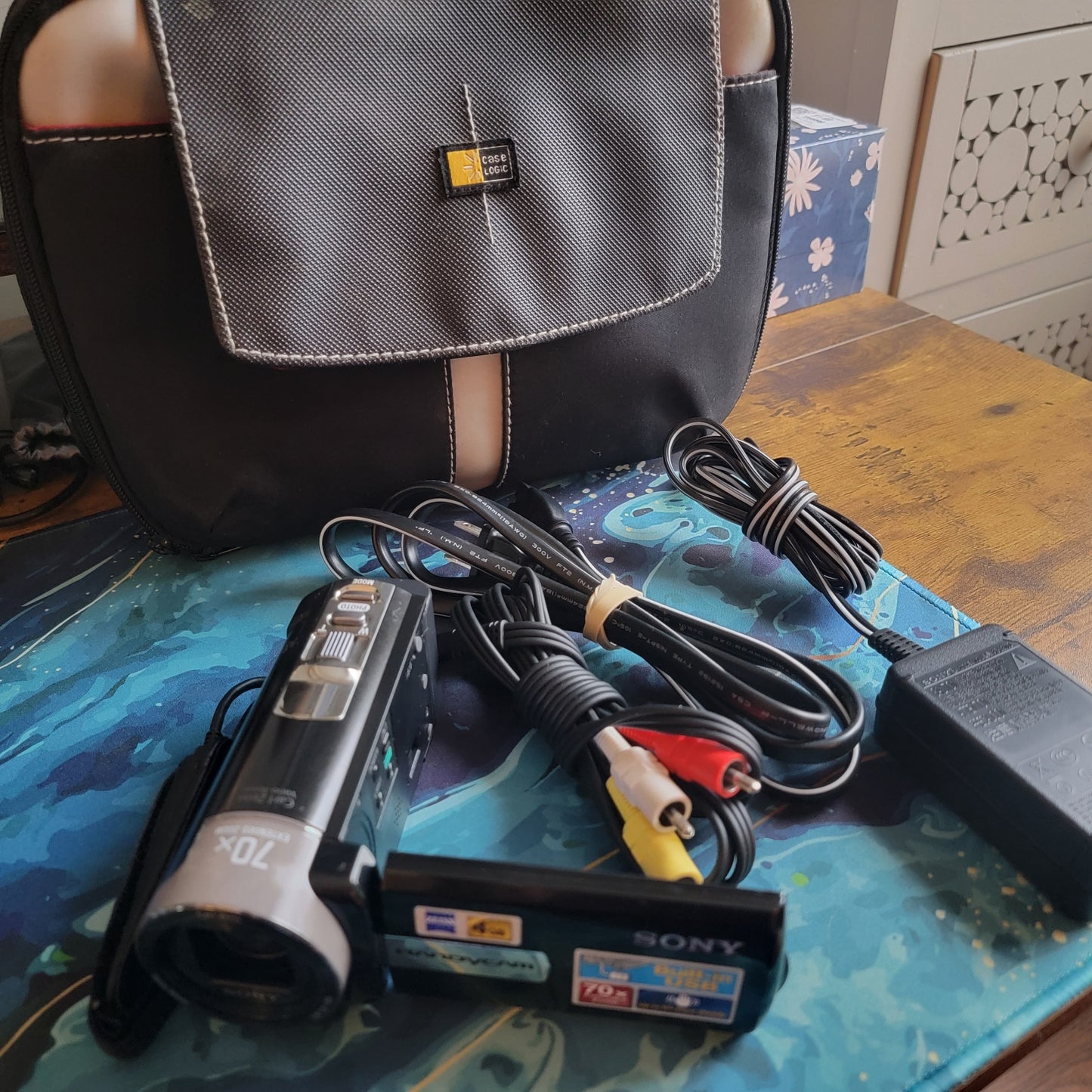 Sony Handycam DCR-SX65 COMPLETE Carl Zeiss Digital Video Camcorder Camera